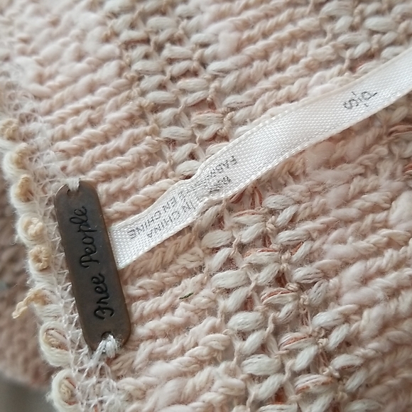 Free People boxy sweater raw hem yarn fringe - size S Peach creme - Picture 5 of 5